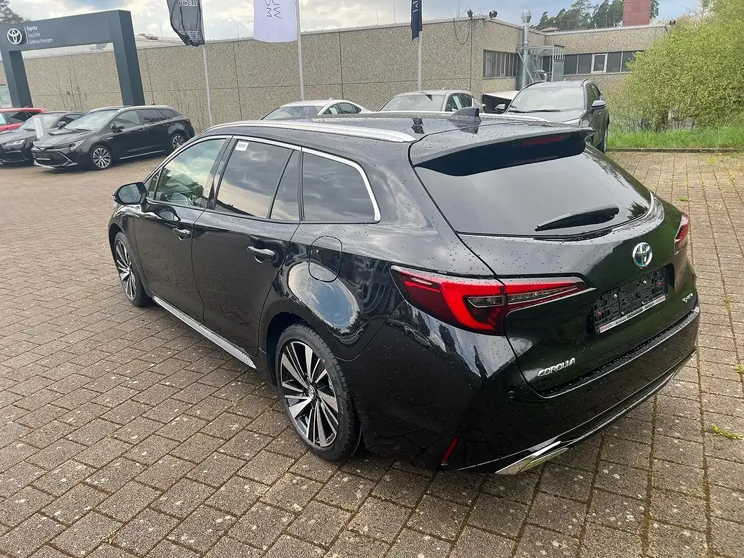 Toyota Corolla - Thumbnail 13