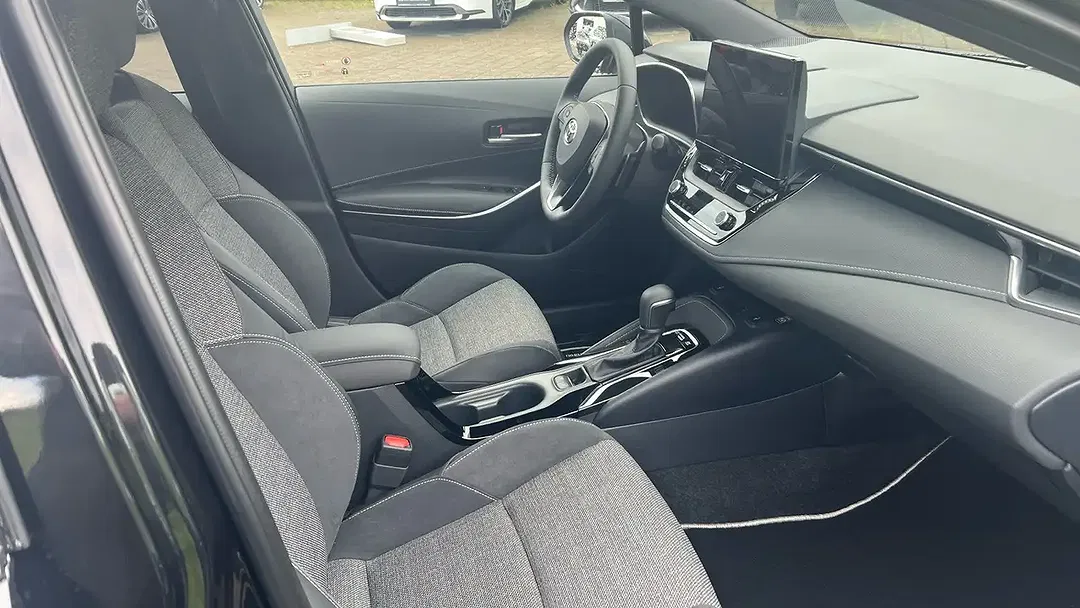 Toyota Corolla - Thumbnail 6