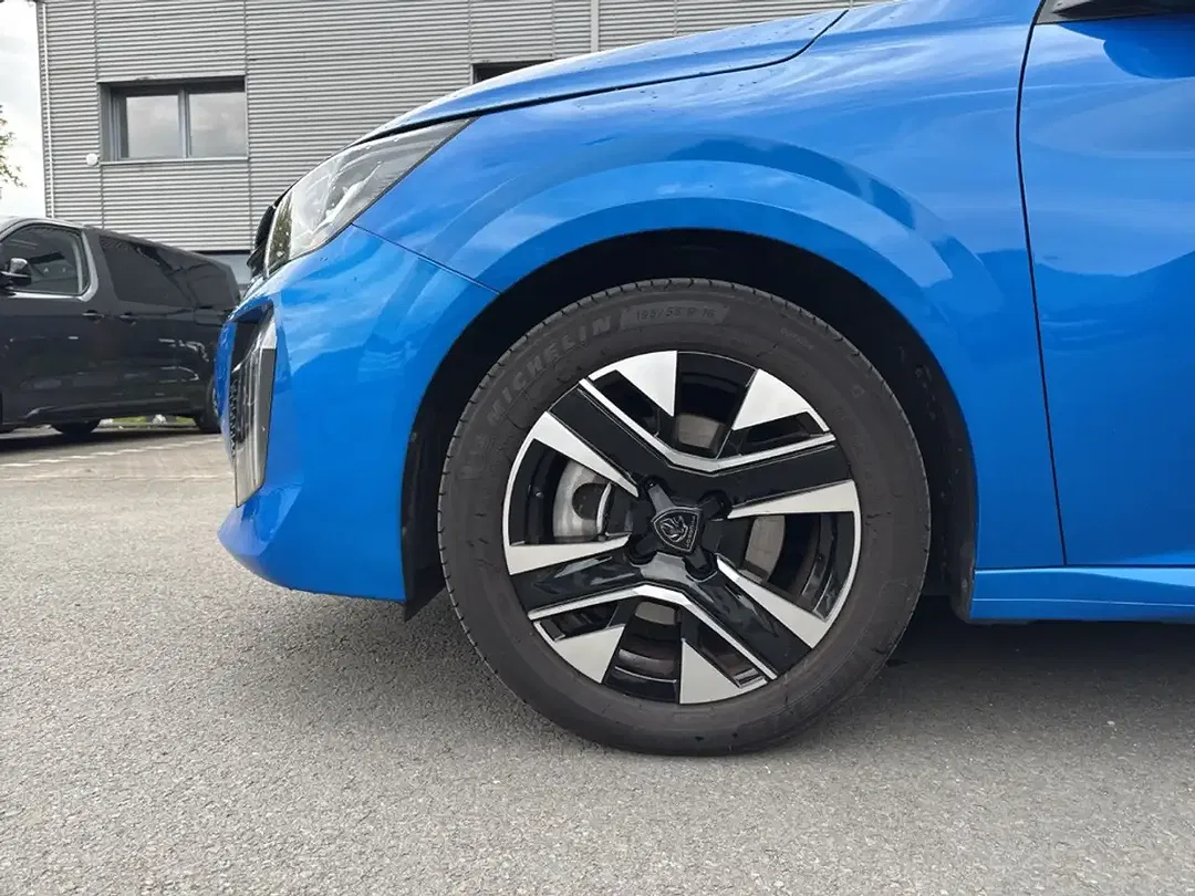 Peugeot 208 - Thumbnail 11