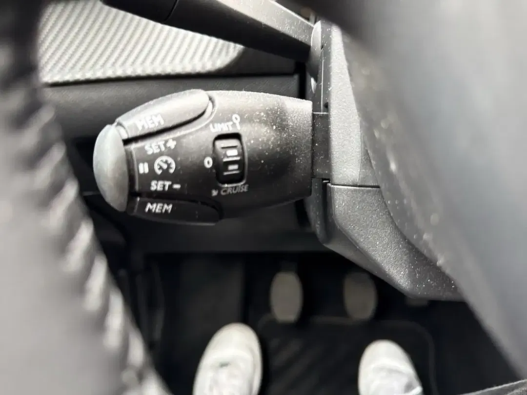 Peugeot 208 - Thumbnail 14