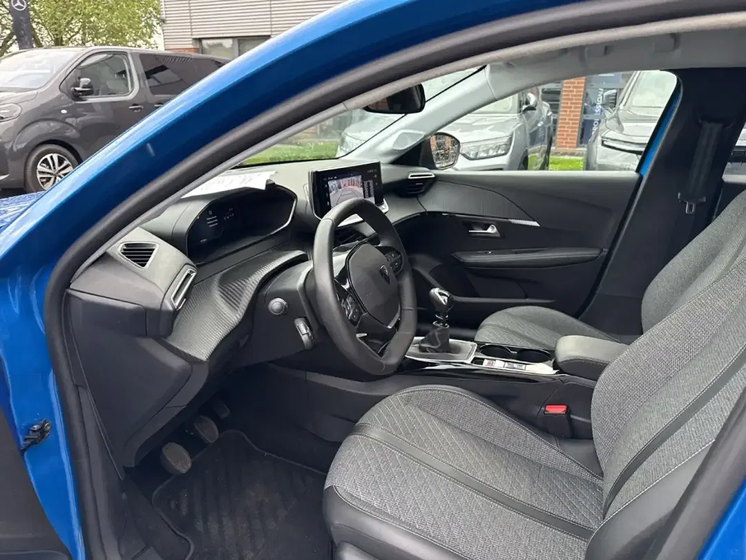 Peugeot 208 - Thumbnail 9