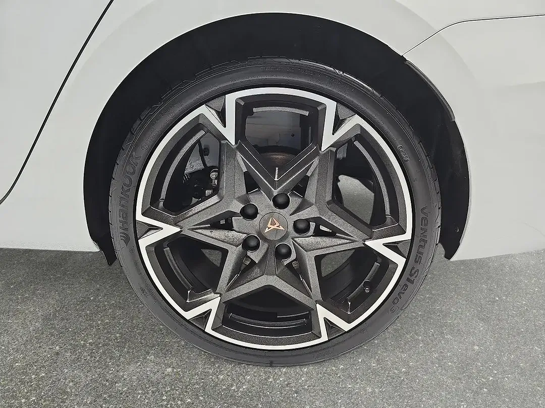 CUPRA Leon - Thumbnail 6