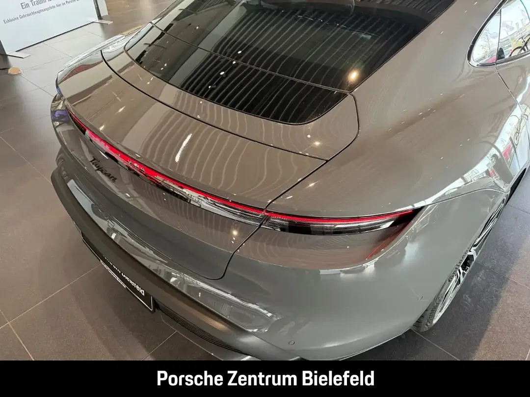 Porsche Taycan - Thumbnail 10