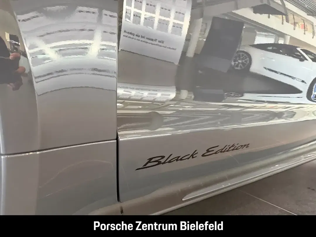 Porsche Taycan - Thumbnail 11