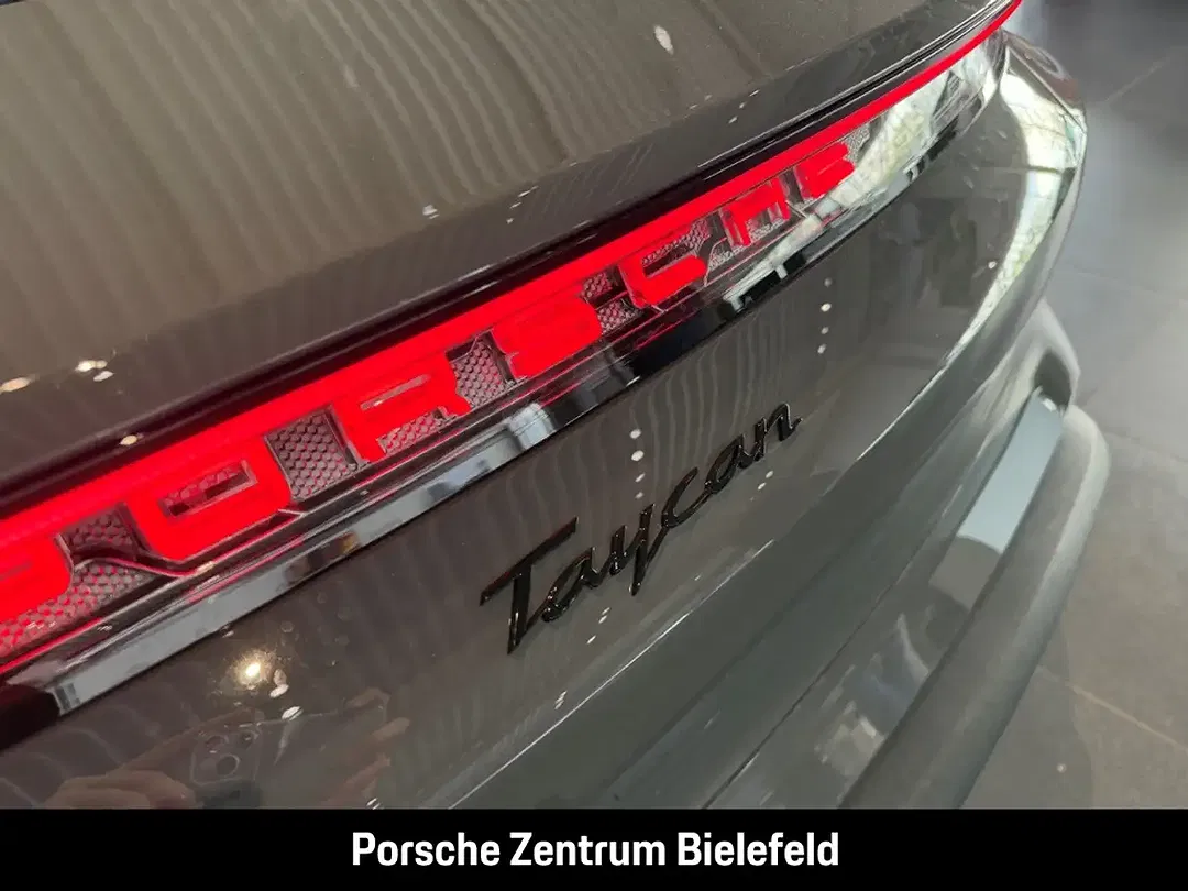 Porsche Taycan - Thumbnail 12