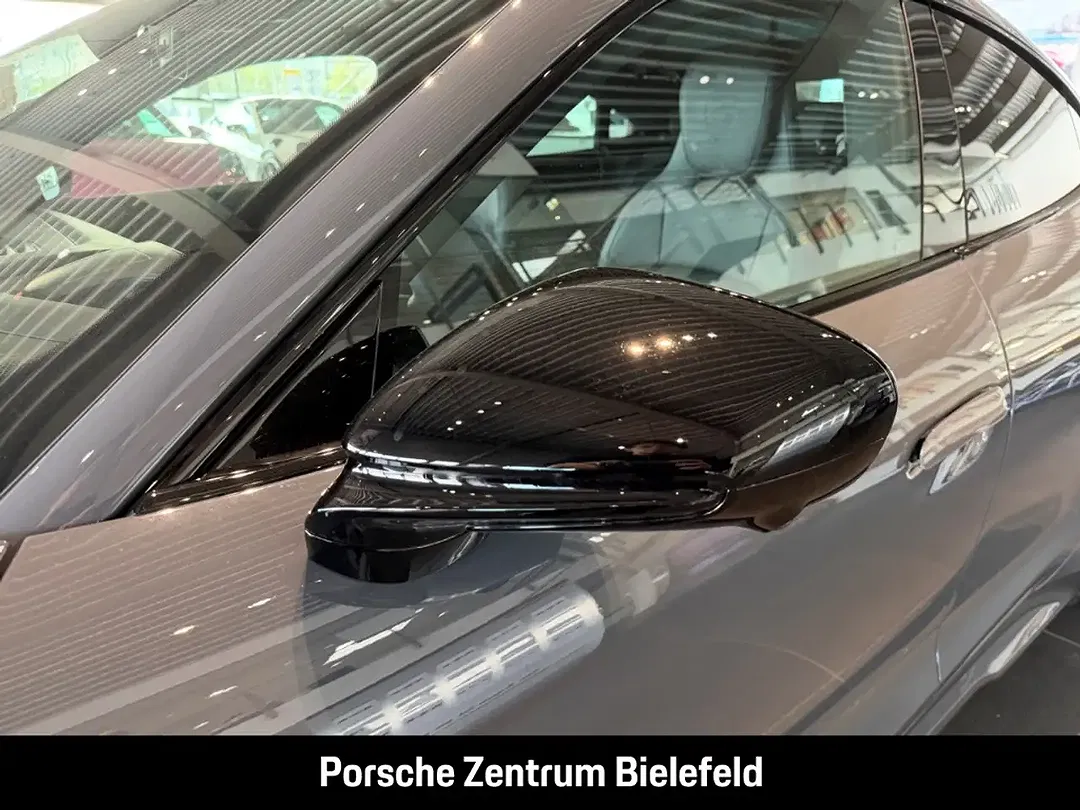 Porsche Taycan - Thumbnail 13