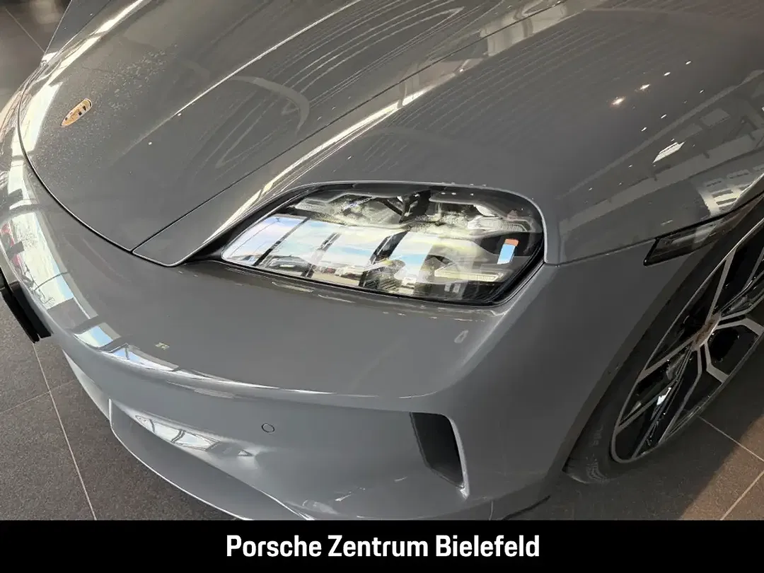 Porsche Taycan - Thumbnail 15
