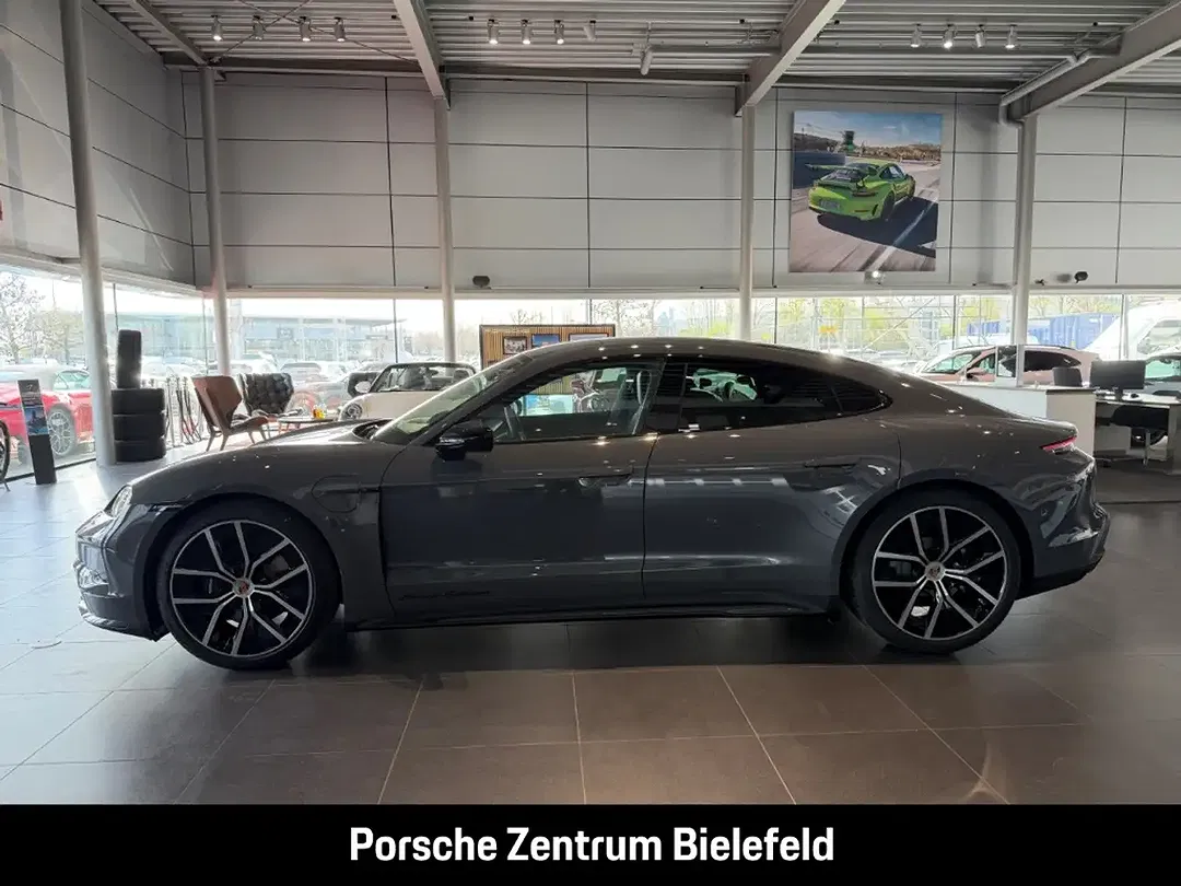 Porsche Taycan - Thumbnail 2