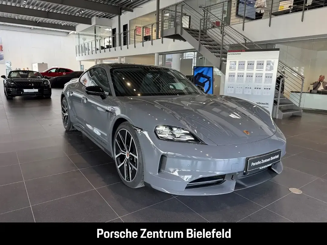 Porsche Taycan - Thumbnail 5