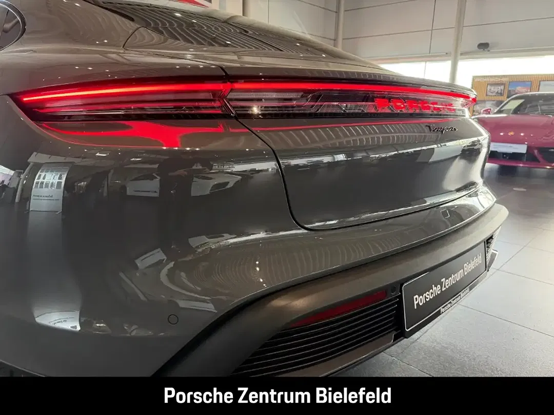 Porsche Taycan - Thumbnail 6