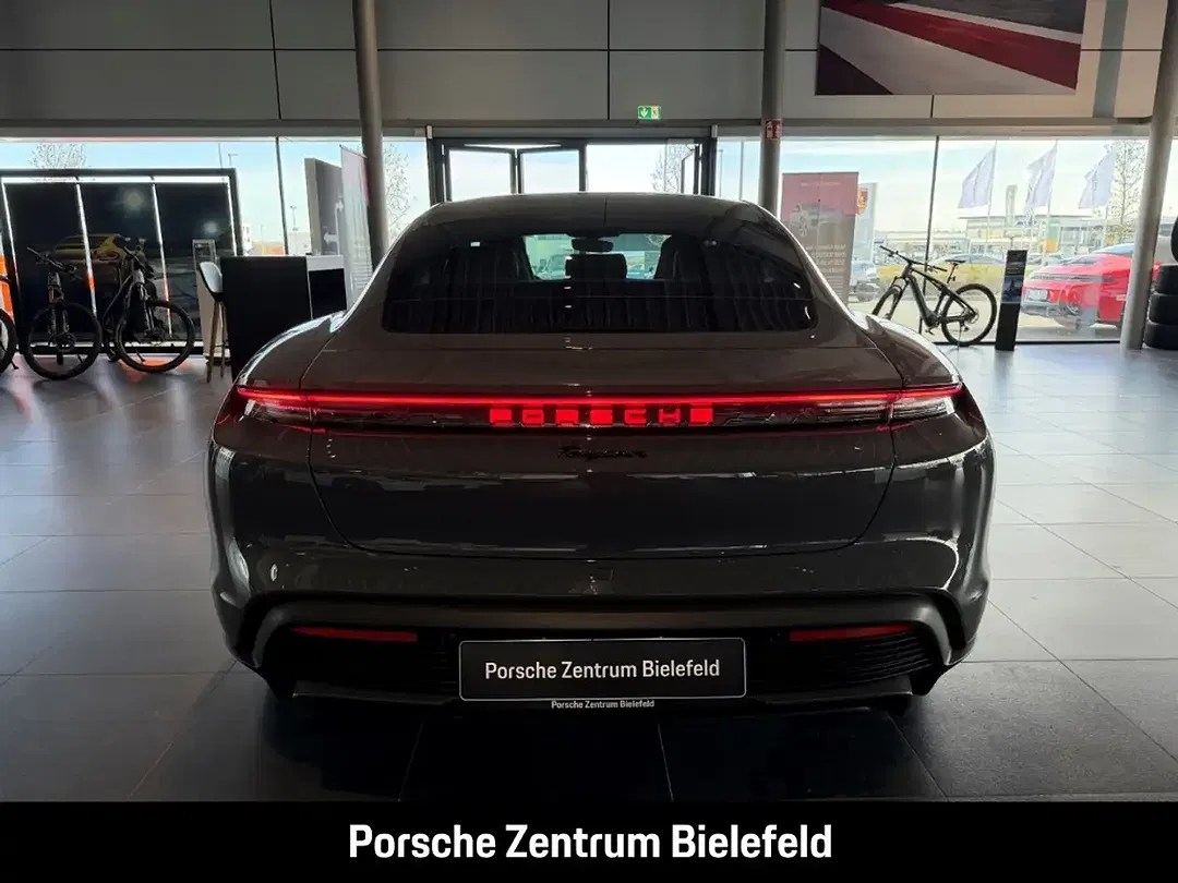 Porsche Taycan - Thumbnail 7