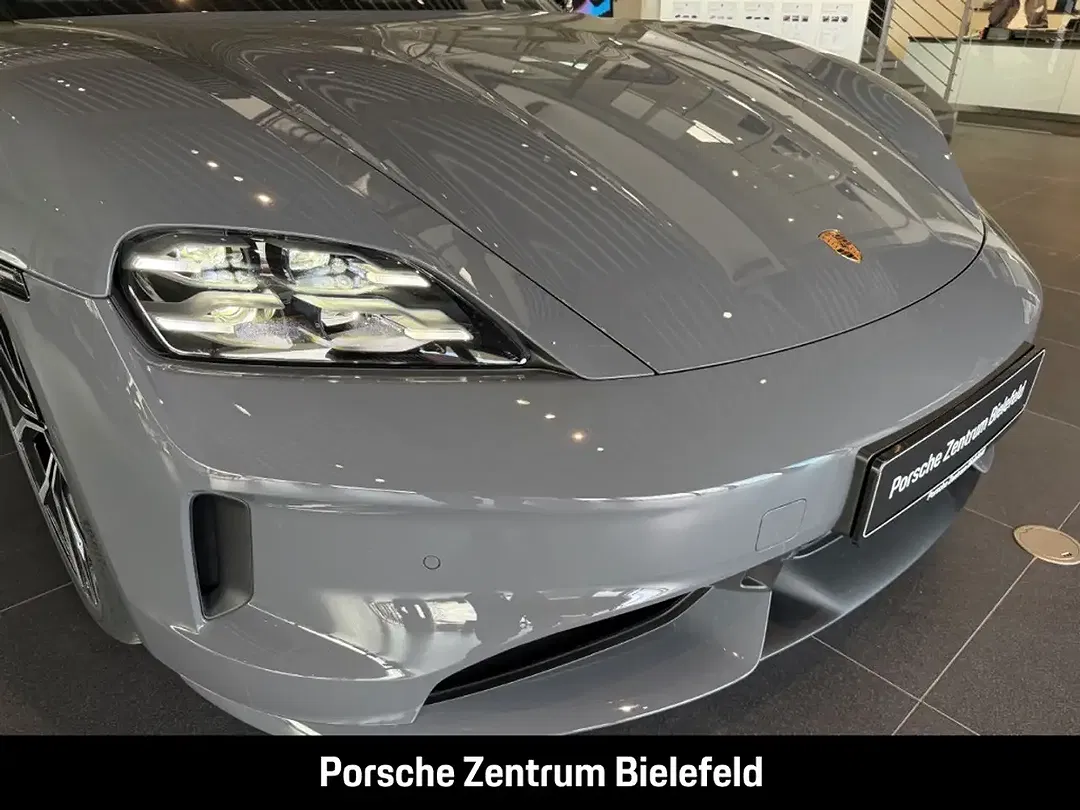 Porsche Taycan - Thumbnail 9