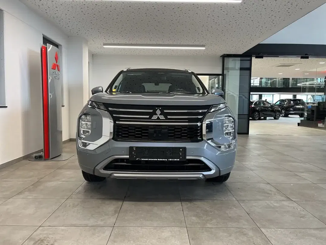 Mitsubishi Outlander - Thumbnail 5