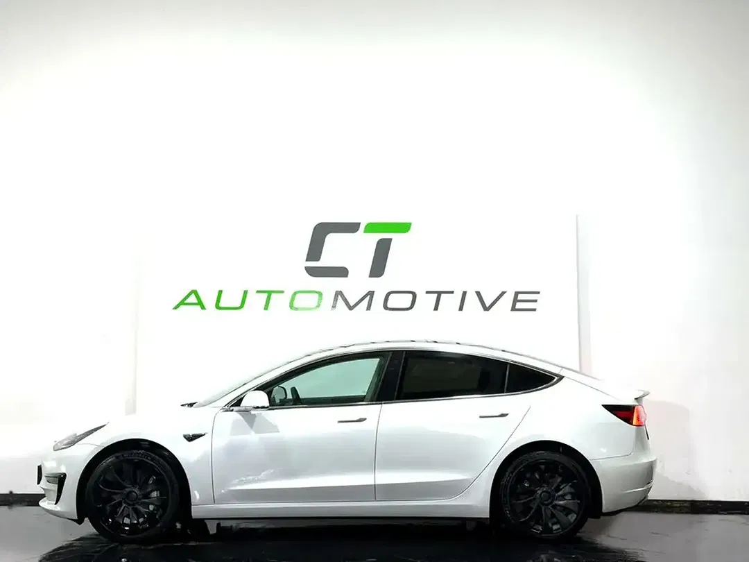 Tesla Model 3 - Thumbnail 3