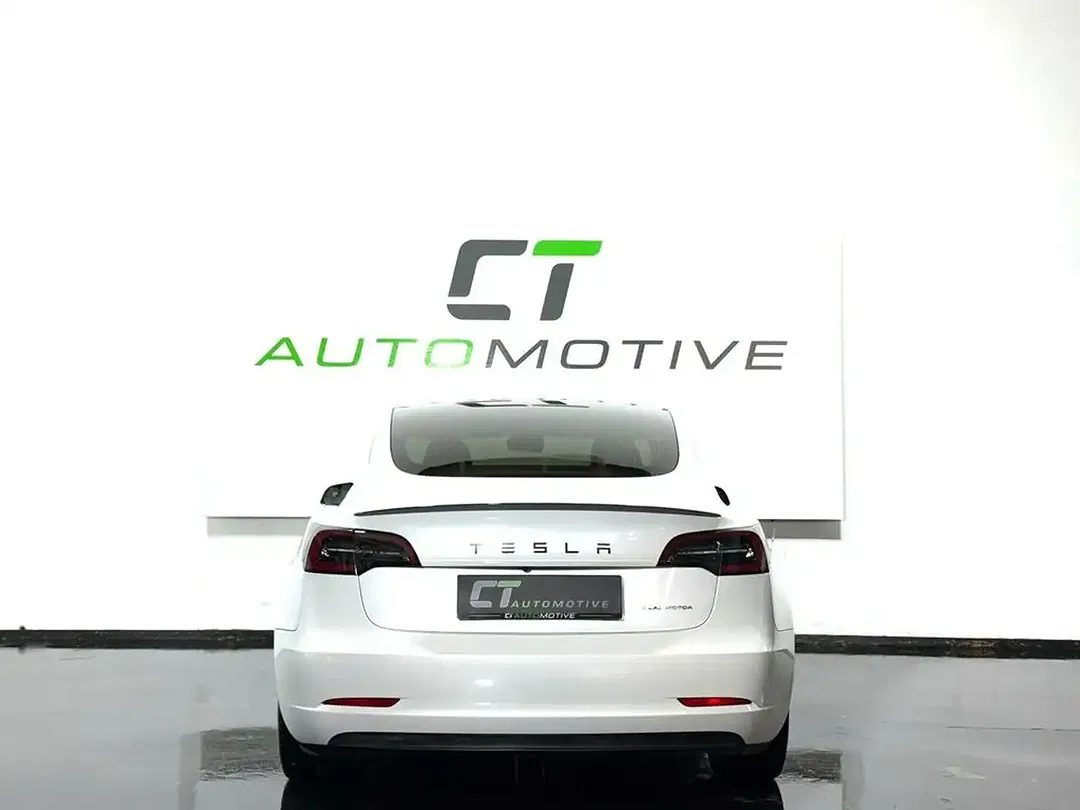 Tesla Model 3 - Thumbnail 4