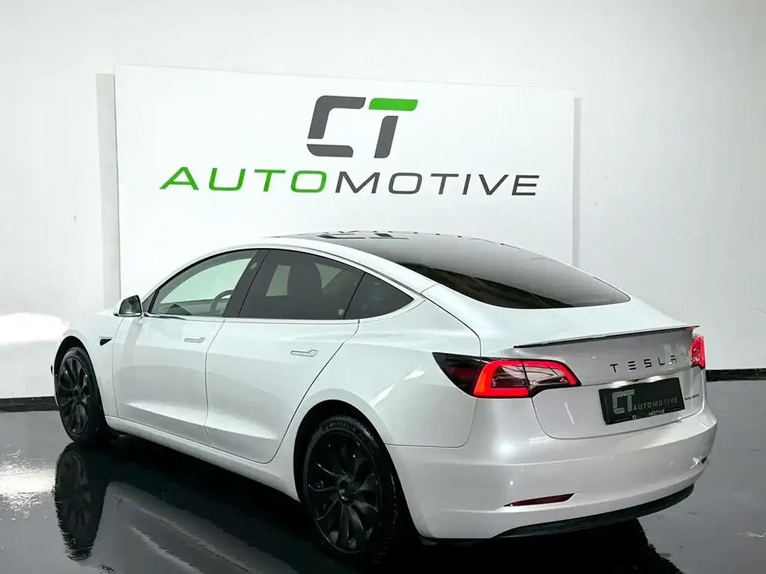 Tesla Model 3 - Thumbnail 5
