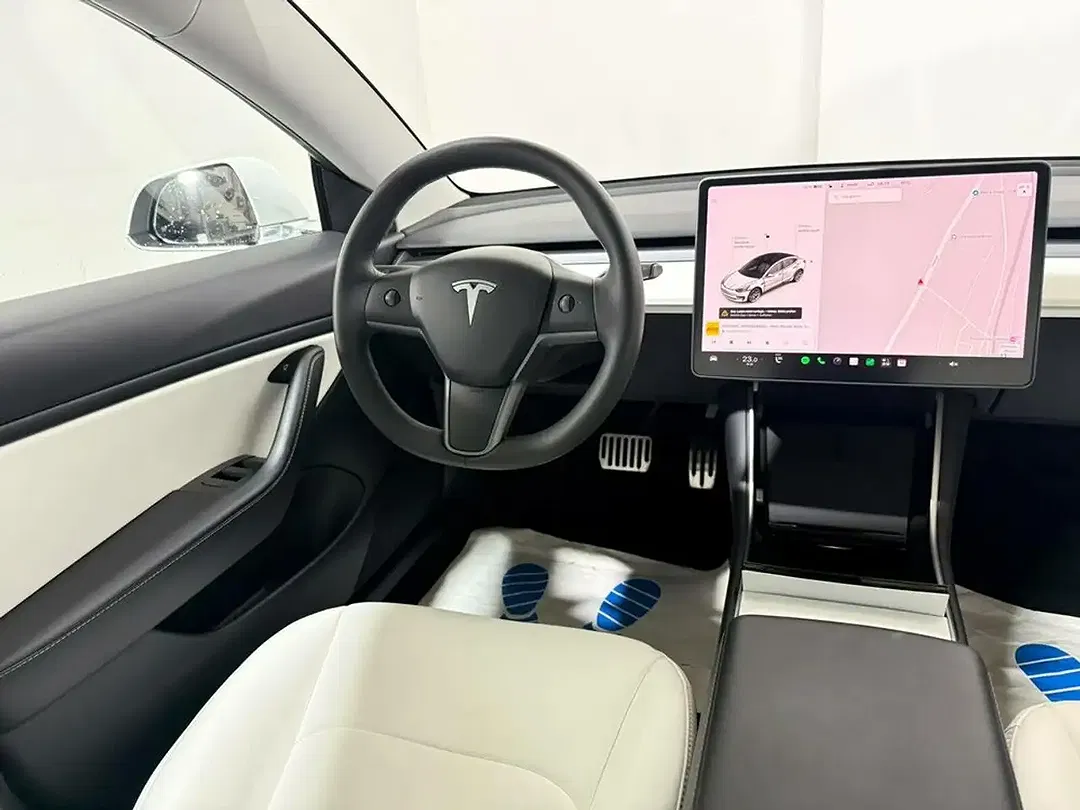 Tesla Model 3 - Thumbnail 6