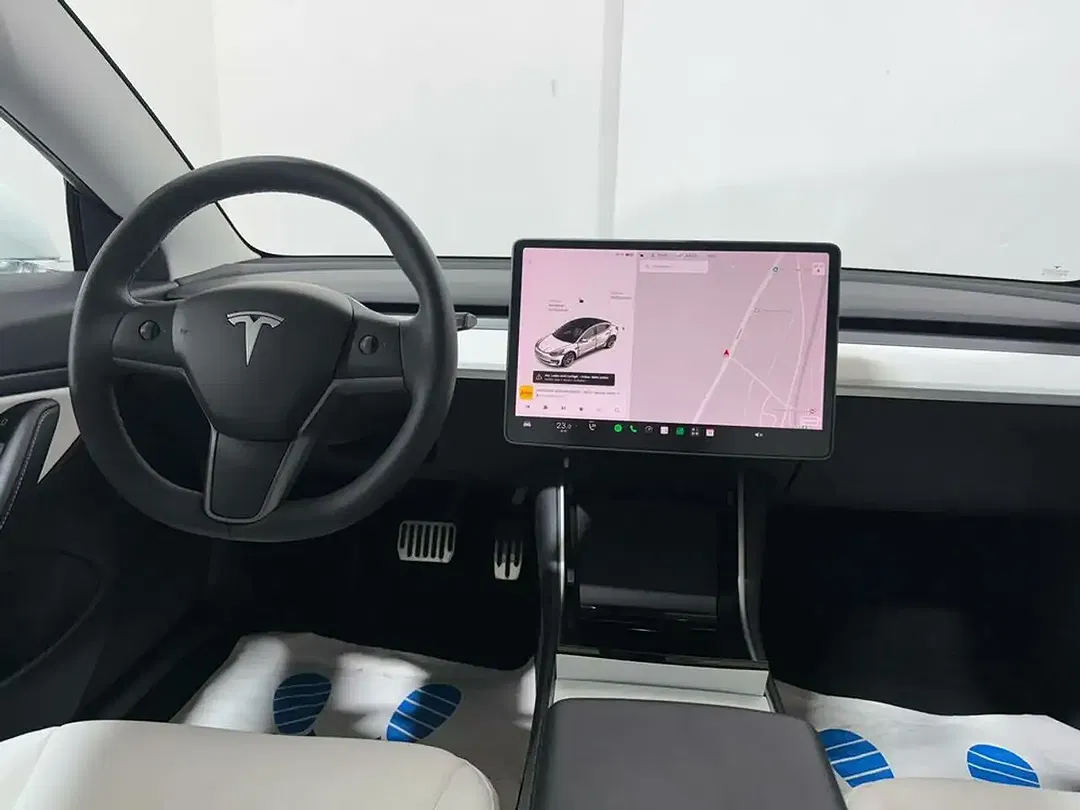 Tesla Model 3 - Thumbnail 7