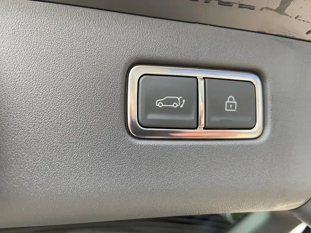 Kia EV9 - Thumbnail 12