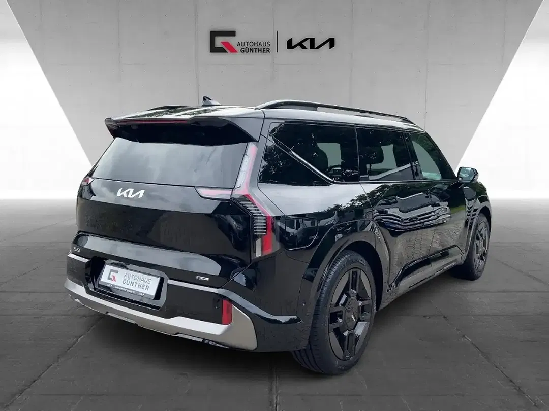 Kia EV9 - Thumbnail 3