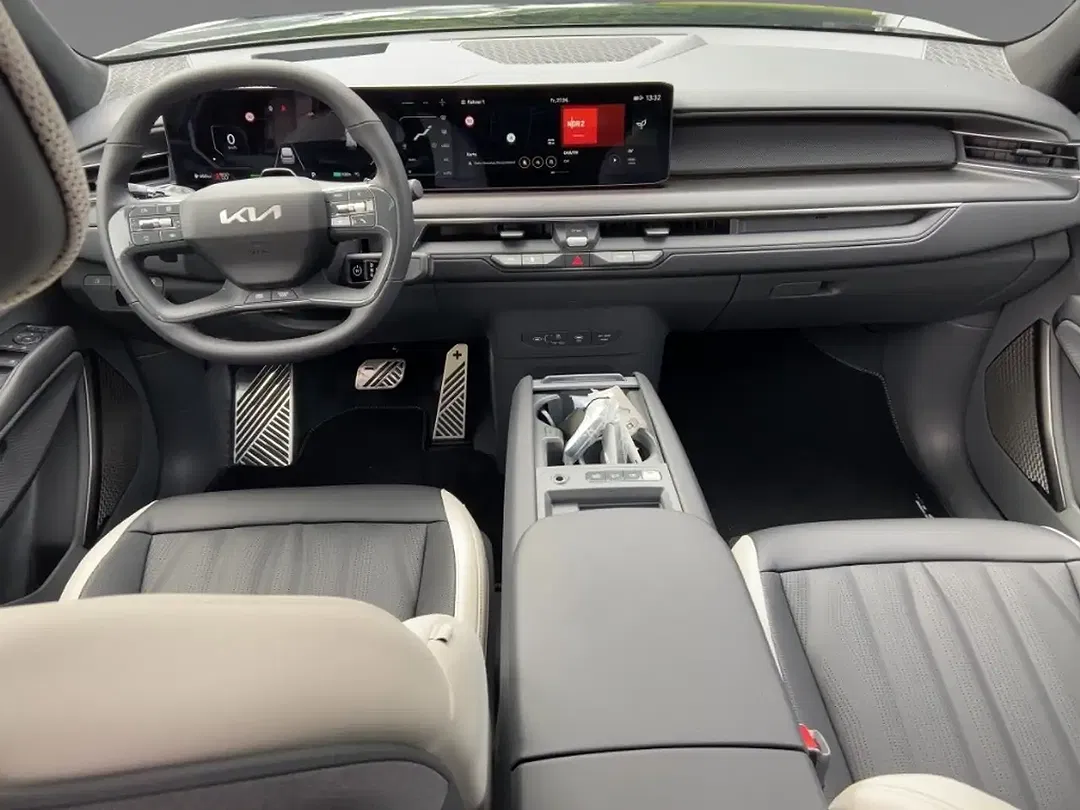 Kia EV9 - Thumbnail 7