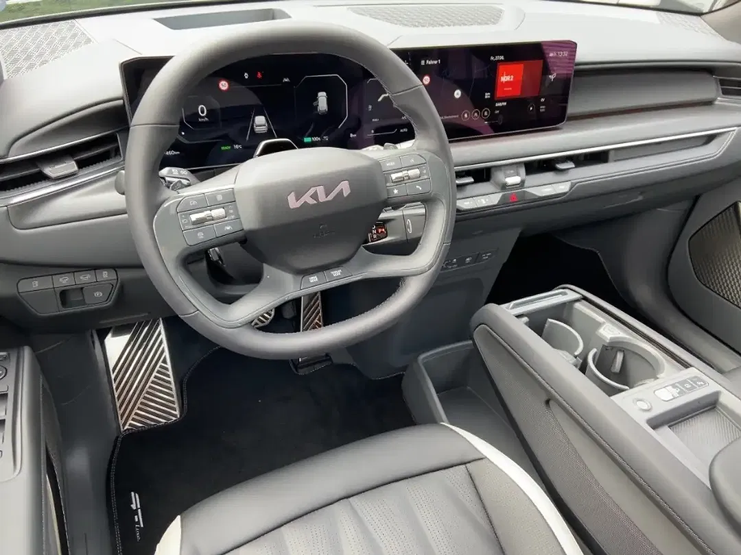 Kia EV9 - Thumbnail 8