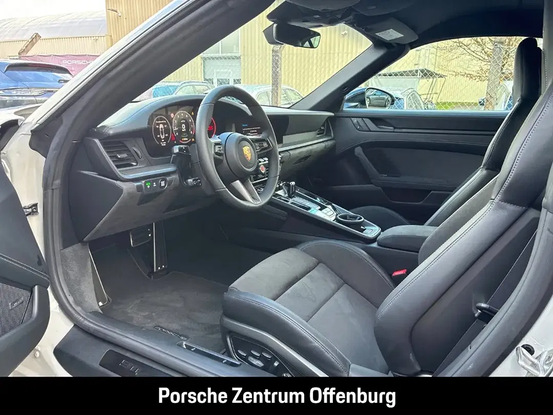 Porsche 992 - Thumbnail 4