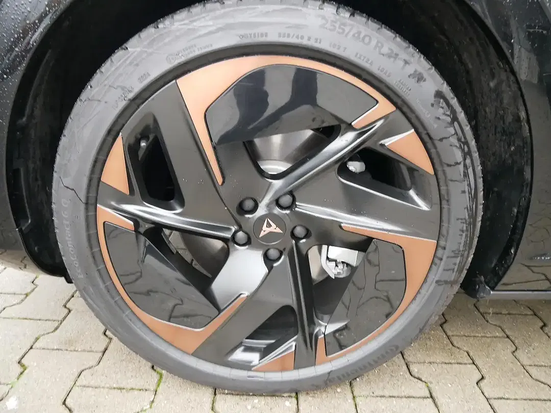 CUPRA Tavascan - Thumbnail 10