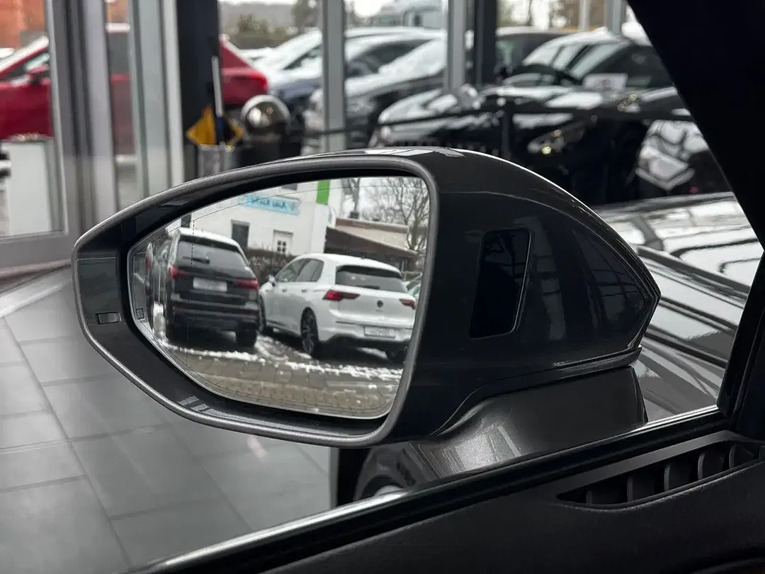 Audi A8 - Thumbnail 11