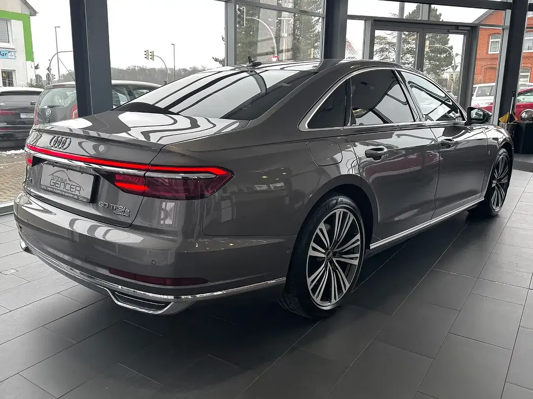 Audi A8 - Thumbnail 4