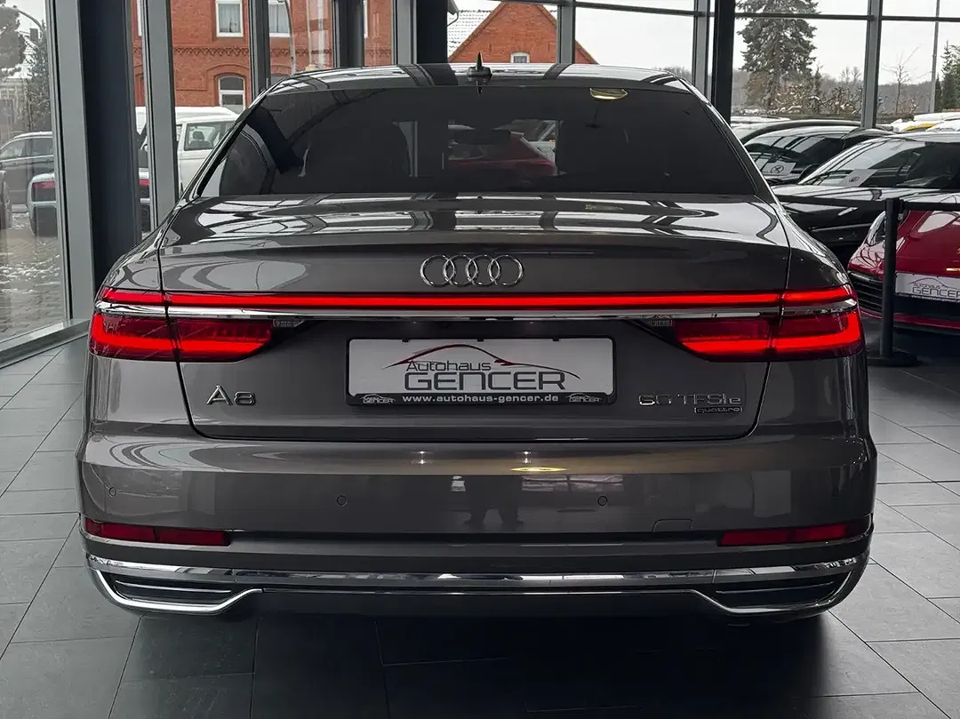 Audi A8 - Thumbnail 6