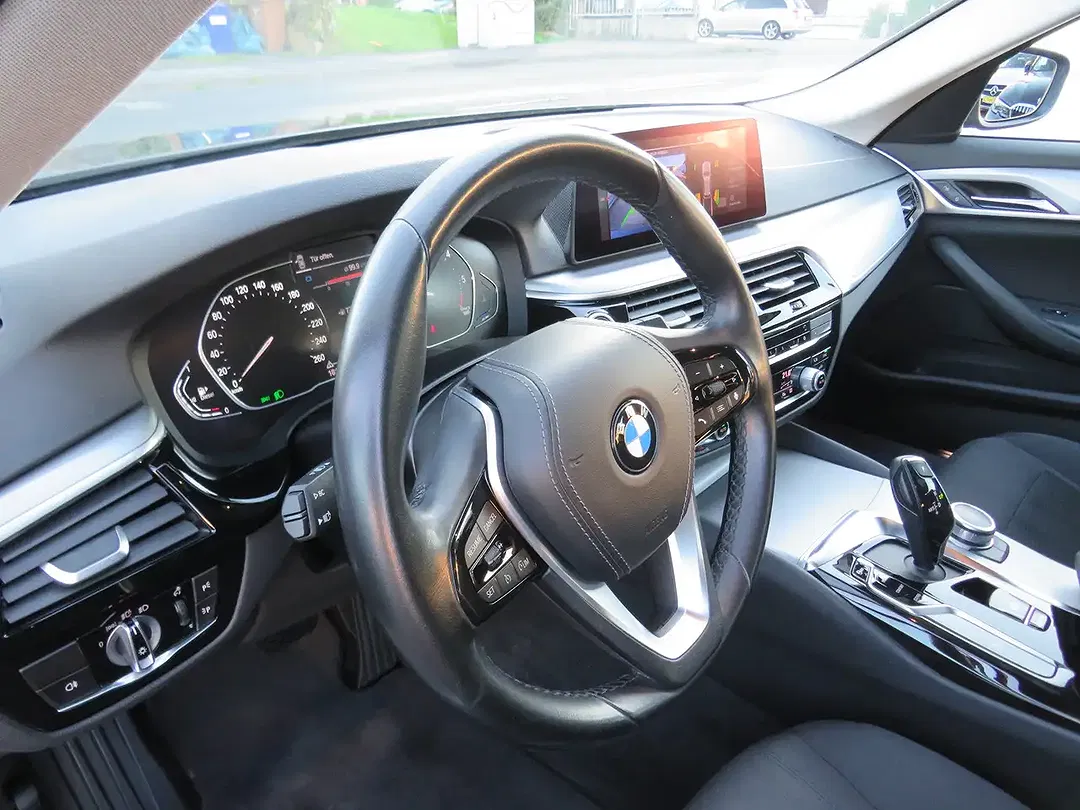 BMW 520 - Thumbnail 13