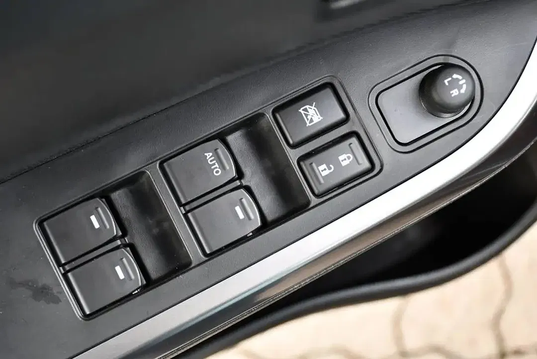 Suzuki Vitara - Thumbnail 15