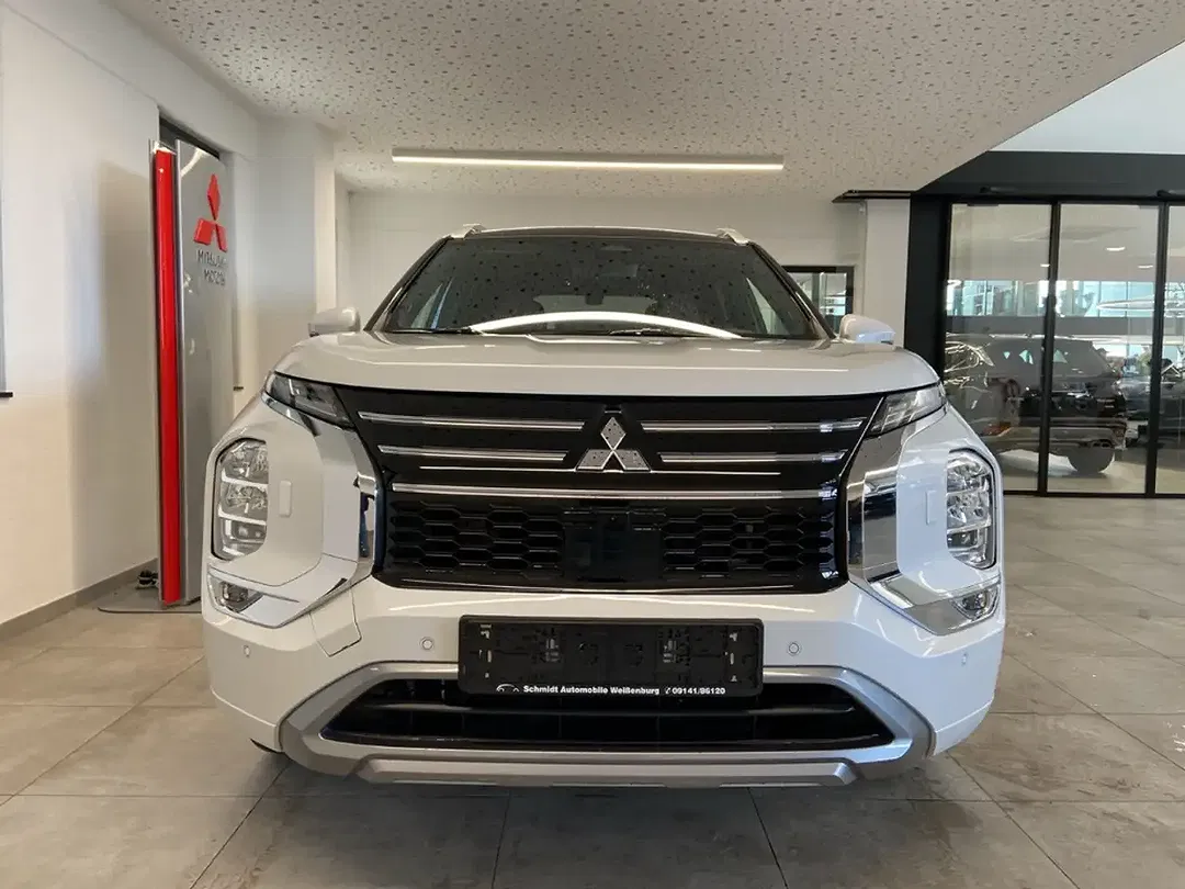 Mitsubishi Outlander - Thumbnail 5