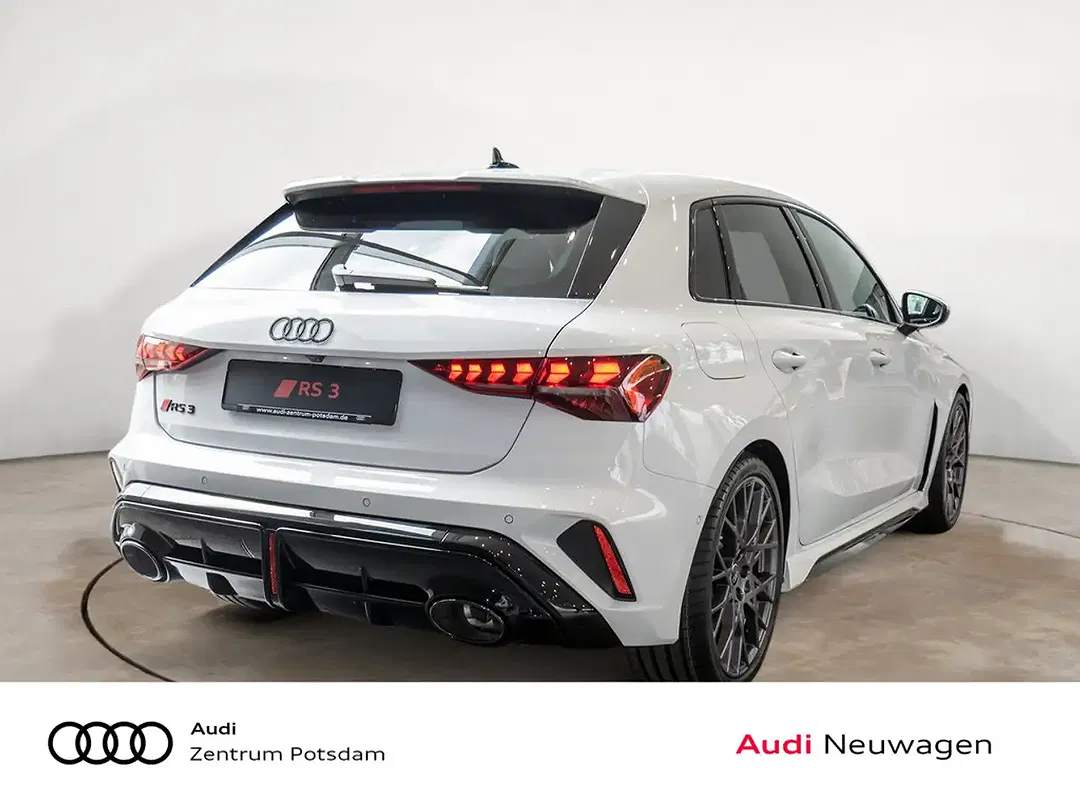 Audi RS3 - Thumbnail 3