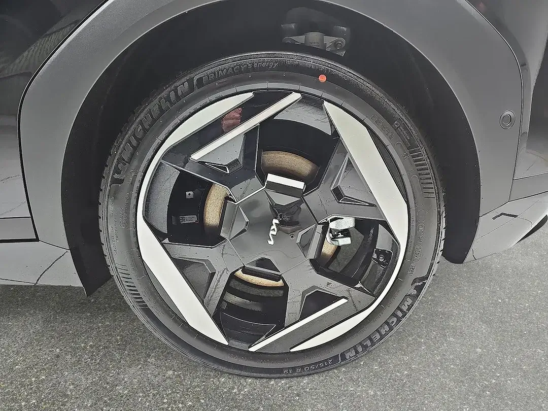 Kia EV4 - Thumbnail 6