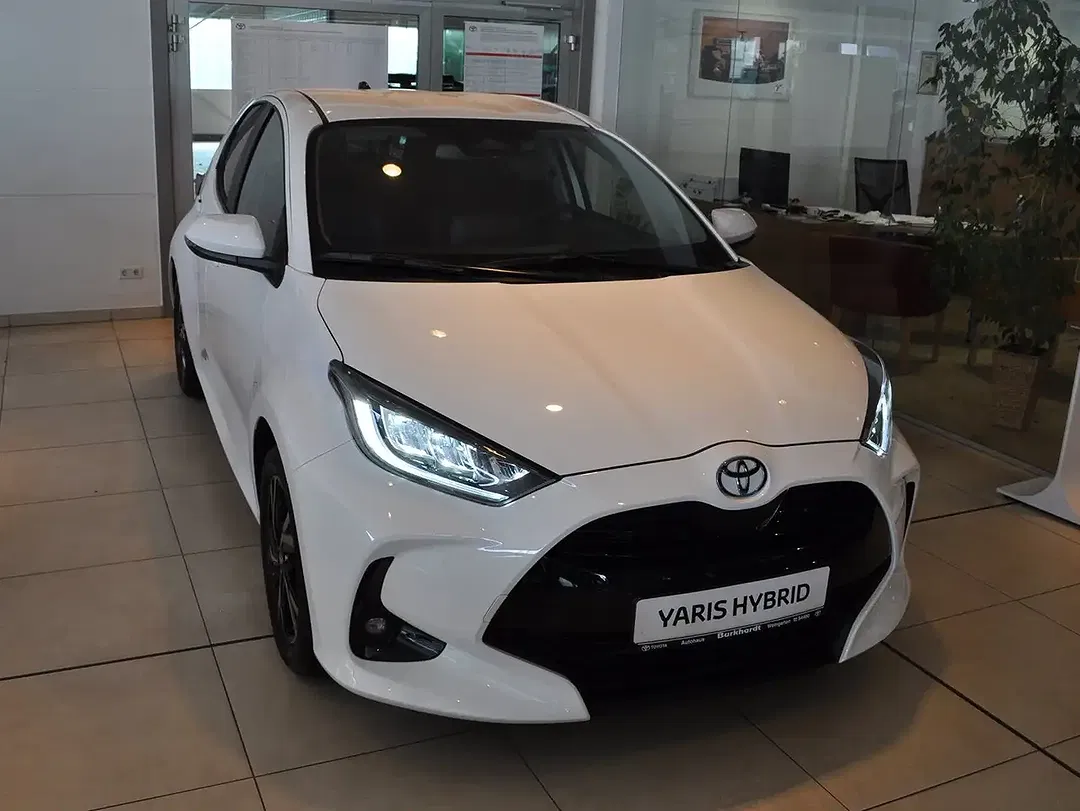 Toyota Yaris - Thumbnail 2