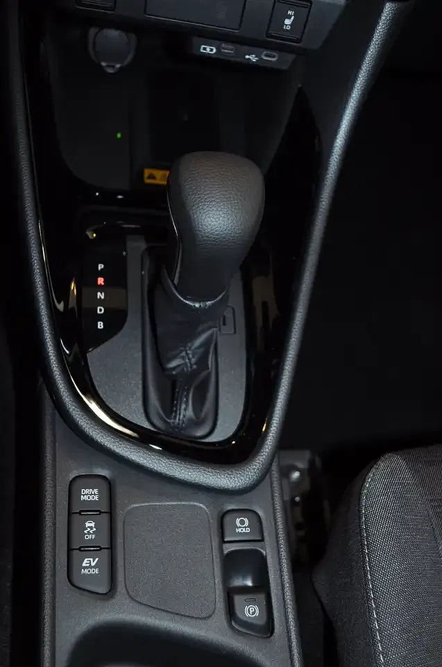 Toyota Yaris - Thumbnail 6