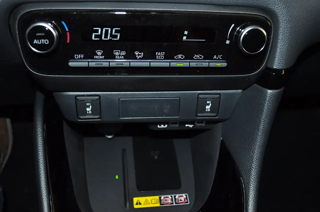 Toyota Yaris - Thumbnail 7