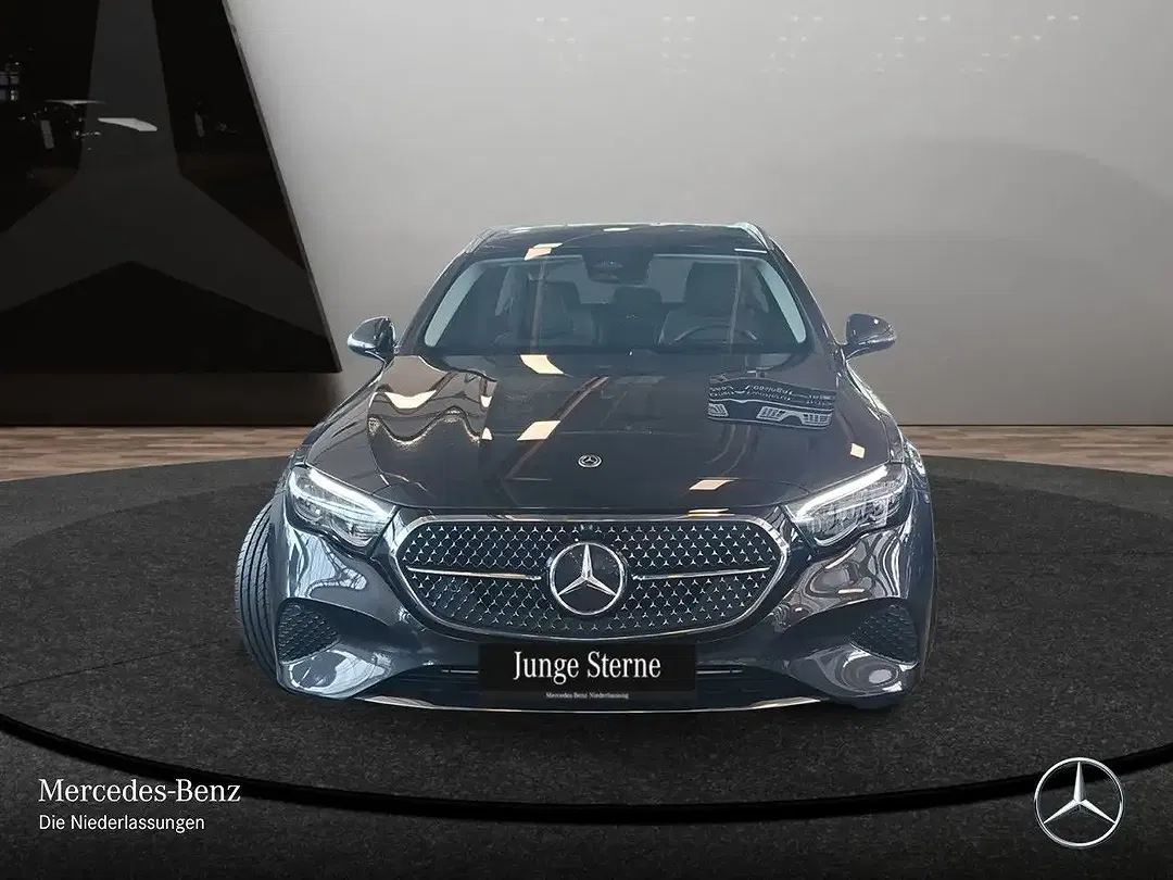 Mercedes-Benz E 200 - Thumbnail 2