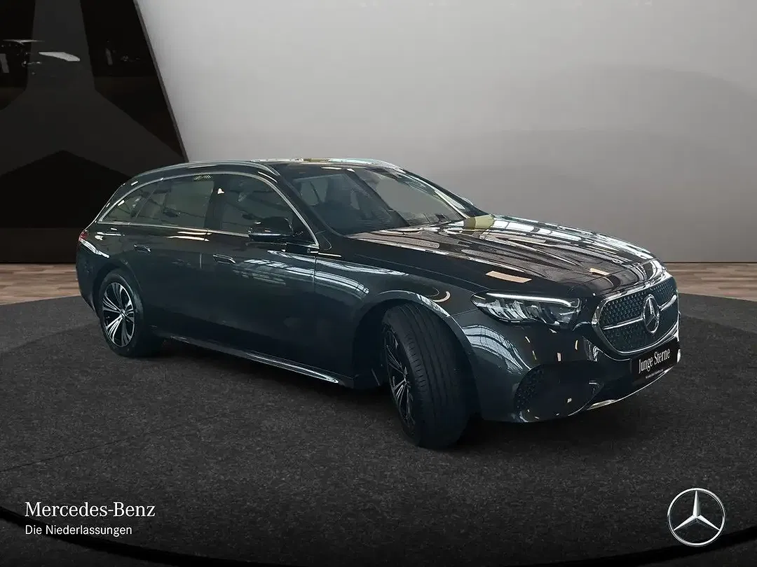 Mercedes-Benz E 200 - Thumbnail 4
