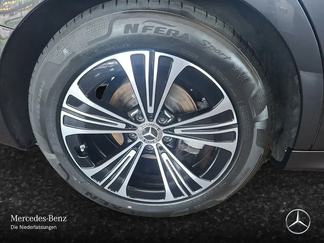 Mercedes-Benz E 200 - Thumbnail 5