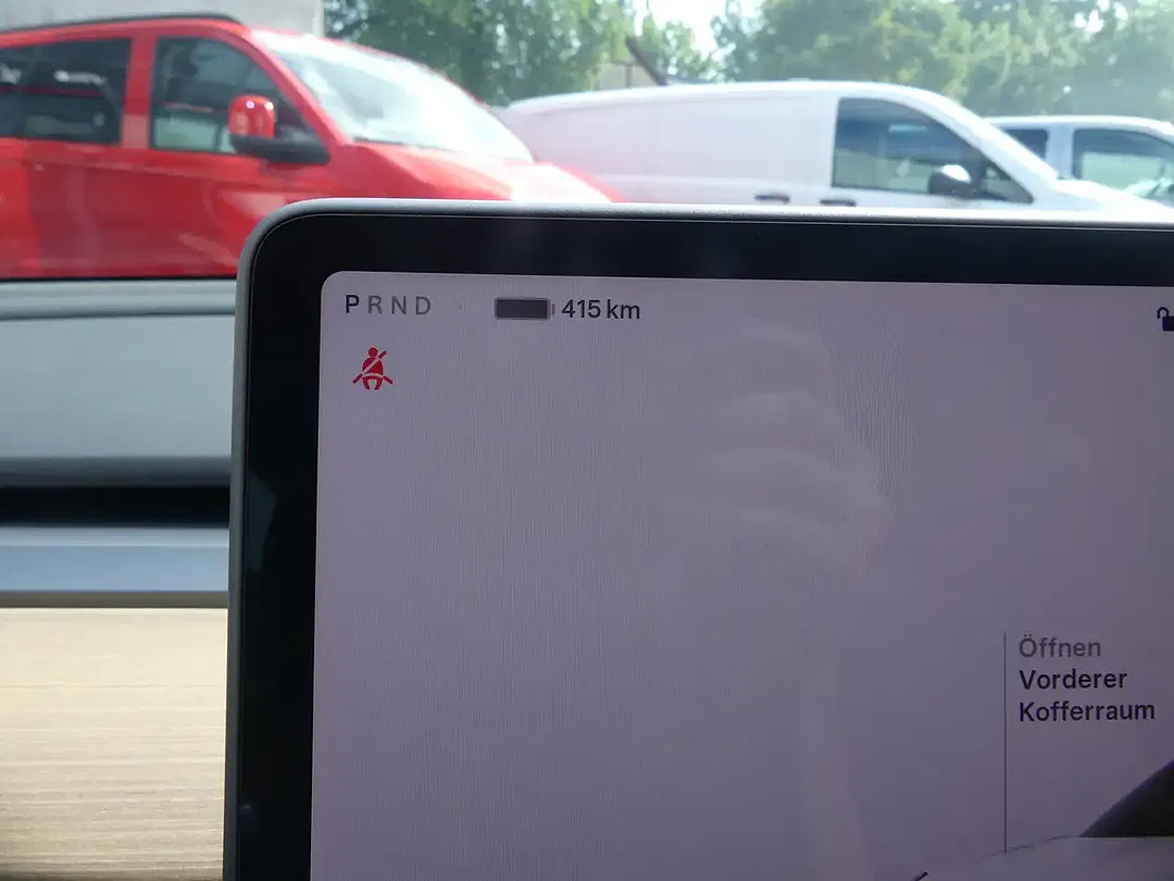 Tesla Model 3 - Thumbnail 11
