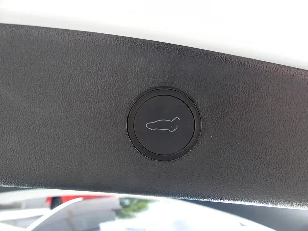 Tesla Model 3 - Thumbnail 13