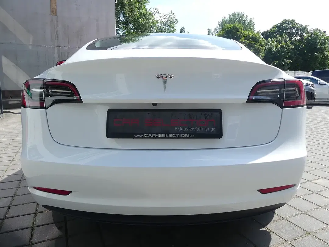 Tesla Model 3 - Thumbnail 16