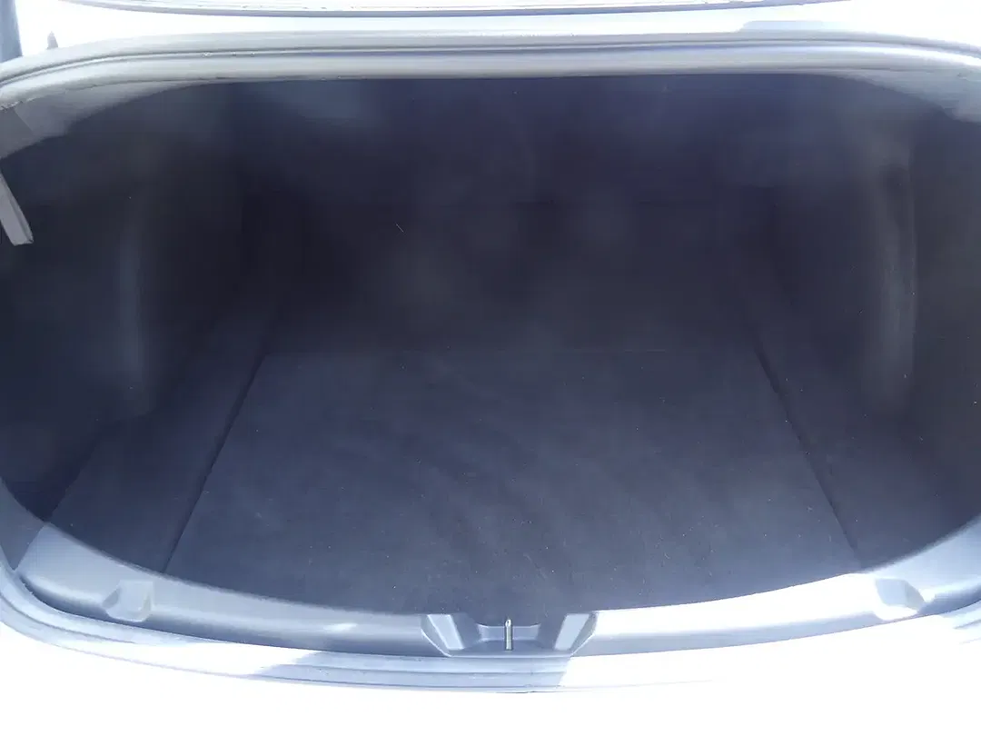 Tesla Model 3 - Thumbnail 18