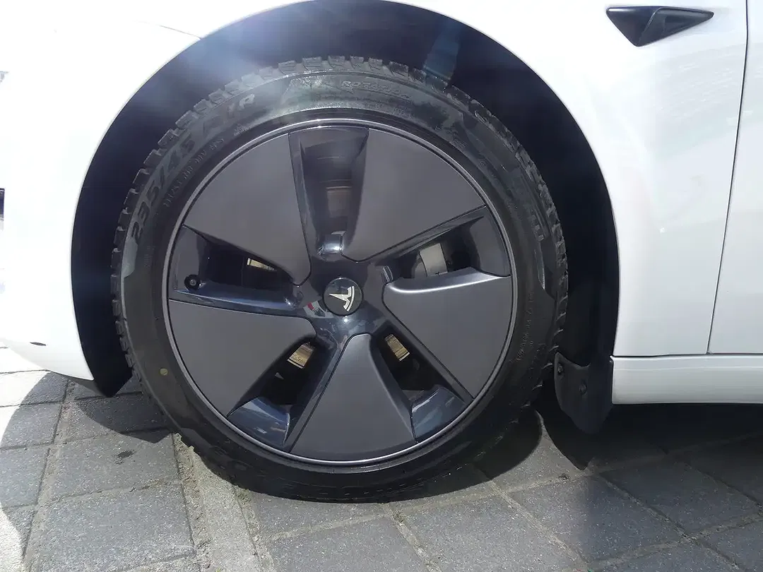 Tesla Model 3 - Thumbnail 19