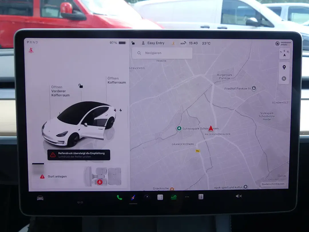 Tesla Model 3 - Thumbnail 9