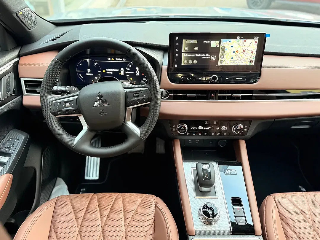Mitsubishi Outlander - Thumbnail 10