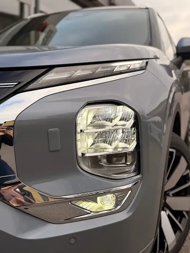 Mitsubishi Outlander - Thumbnail 7
